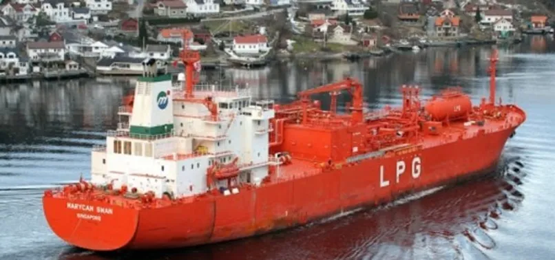 Dev LPG tankeri İstanbul Boğazı'ndan geçti