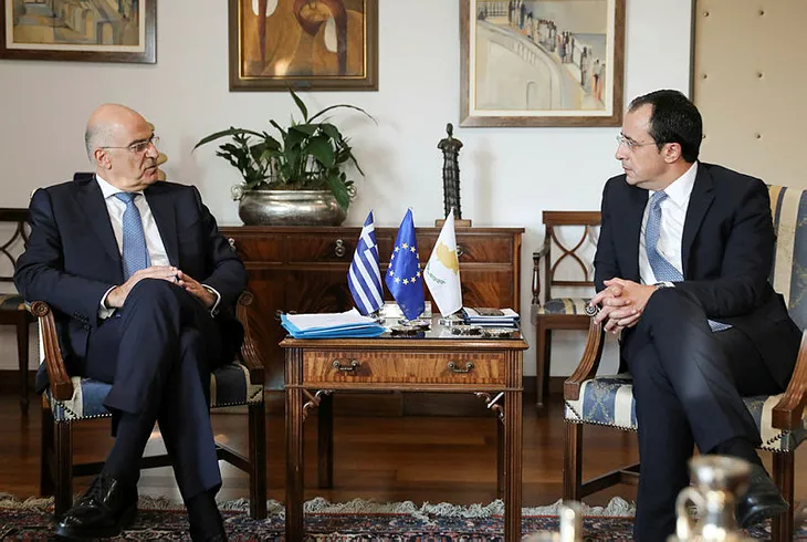 Yunanistan Dışişleri Bakanlığından Güney Kıbrıs’a destek mesajı: Yalnız değildir