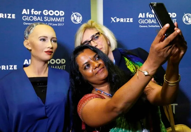 Robot Sophia kimdir, hangi ülkenin? Robot Sophia özellikleri neler, kaç yılında yapıldı?