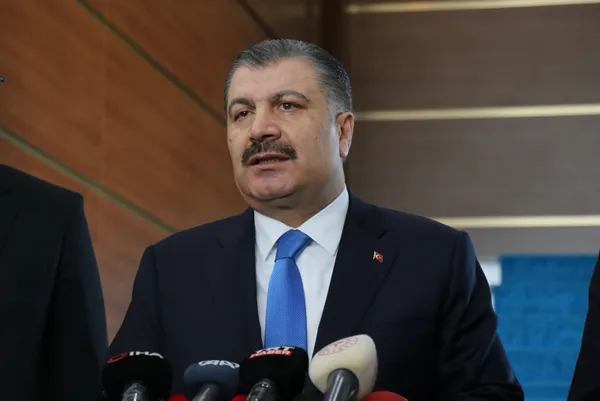 saglik-bakani-fahrettin-koca-duyurdu-koronavirus-bilim-kurulu-toplantisi-ertelendi-1650439619354.jpg Sağlık Bakanı Fahrettin Koca duyurdu! Koronavirüs Bilim Kurulu toplantısı ertelendi! - 1