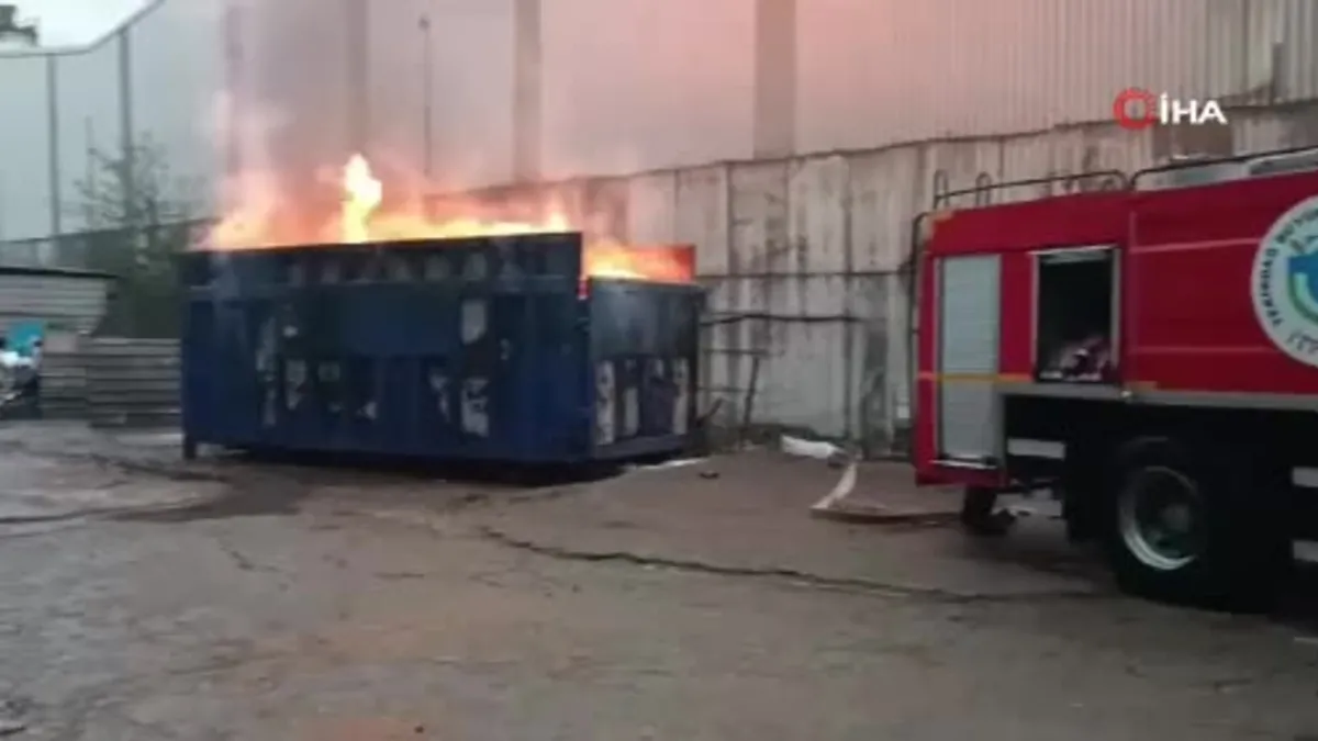 Tekirdağ'da fabrikanın geri dönüşüm konteynırı yandı