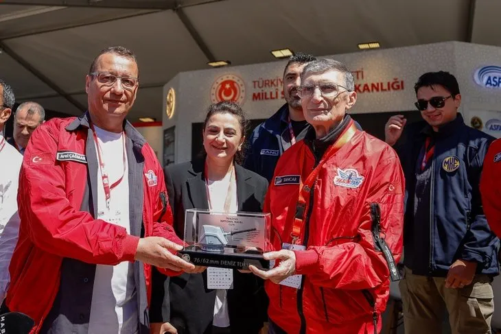 Bakü semalarında hilal ve yıldız! Teknofest'te nefesleri kesen gösteri