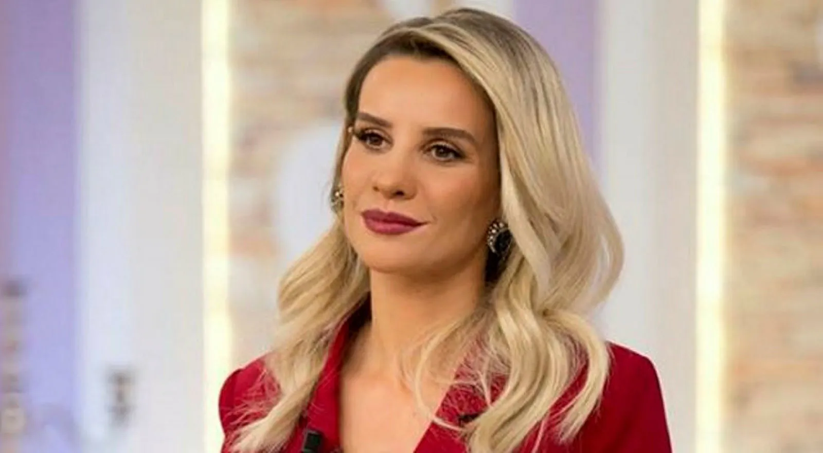 Esra Erol hamile mi? Esra Erol�un eşi Ali Özbir�den 3 Esra Erol hamile mi? Esra Erol�un eşi Ali Özbir�den 3