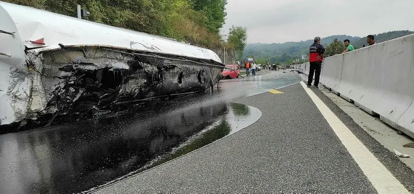 Zift yüklü tanker devrildi! Bolu Dağı ulaşıma kapandı