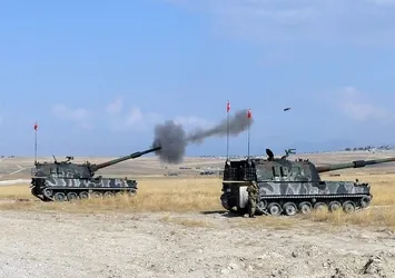 Obüsler YPG hedeflerini bombalıyor