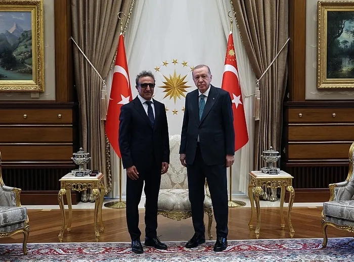 baskan-erdogan-is-insani-hamdi-ulukayayi-kulliyede-kabul-etti-1753873970503.jpeg Başkan Recep Tayyip Erdoğan iş insanı Hamdi Ulukaya'yı Külliye'de kabul etti - 1