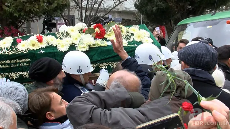 Edip Akbayram'a veda: Gözyaşlarıyla son yolculuğuna uğurlandı! 9