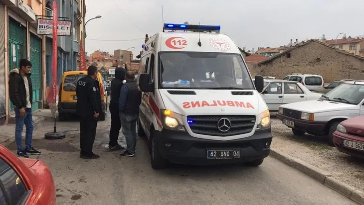 Konya’da 3 kardeş bir apartmanın girişinde sokağa terk edildi