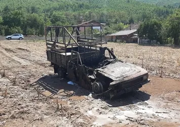 Karabük'te bir kamyon alev alev yandı!