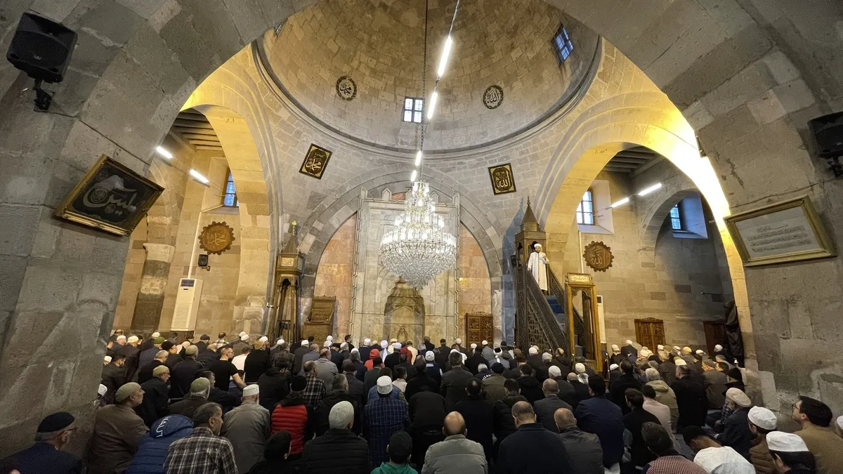 İç Anadolu'da Ramazan Bayramı namazı kılındı!