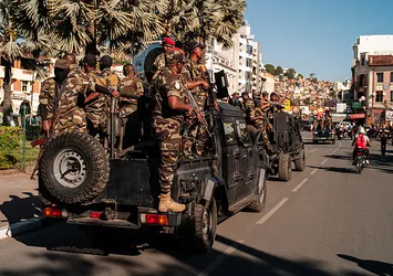 Madagaskar’da askeri darbe sonrası yeni dönem: Albay Randrianirina yemin ediyor