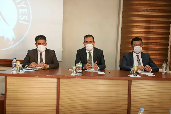 hakkari-valisi-akbiyiktan-korona-uyarisi-dugun-torenlerini-yasaklamak-zorunda-kalacagiz-1596662242240.jpg Hakkari Valisi İdris Akbıyık'tan korona virüs uyarısı: Düğün törenlerini yasaklamak zorunda kalacağız - 2