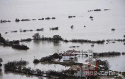 Muğla’da şiddetli yağış! Tarım alanları ve bahçeler sular altında kaldı kaya parçaları yollara döküldü