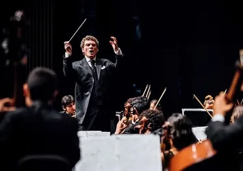 Ünlü orkestra şefi Cem Mansur, CHP'li İBB'deki ahbap çavuş ilişkilerini gözler önüne serdi