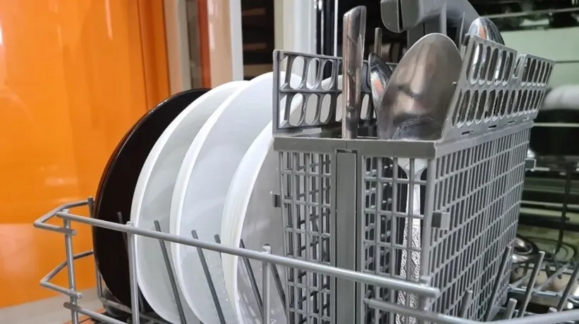 Yıllardır yanlış yapıyormuşuz! Çatal, kaşık ve bıçakları bulaşık makinesine böyle yerleştirin
