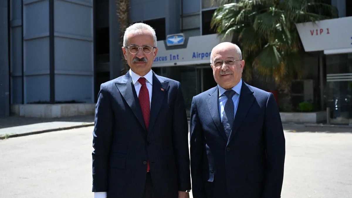Ulaştırma Bakanı Uraloğlu Şam'da! Mesaj net: İkinci ülkenize hoş geldiniz!