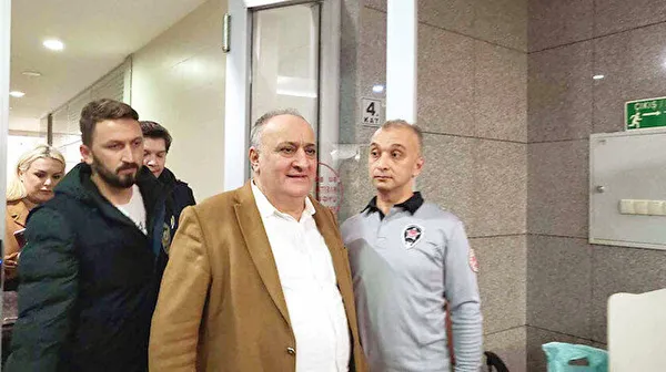 ekmek-uzerinden-turk-halkina-hakaret-eden-kolivara-kilicdaroglu-arka-cikti-1668188057512.jpg Ekmek üzerinden Türk milletine hakaret eden Cihan Kolivar'a Kemal Kılıçdaroğlu arka çıktı - 2