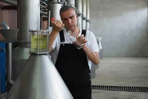 Köyüne fabrika kurdu paraya para demiyor