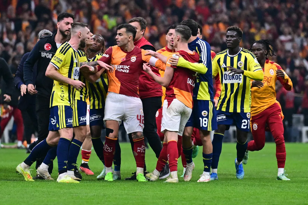 pfdkdan-abdulkerim-bardakci-ve-browna-men-karari-1793336718926.jpg Galatasaray-Fenerbahçe derbisinin PFDK kararları açıklandı: Abdülkerim Bardakcı ve Brown'a men cezası! - 1