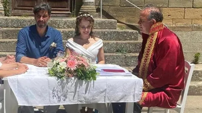 deniz-ugur-ile-evlenen-erdinc-gulener-hakkinda-sok-suclama-sana-kotu-seyler-yaparim-1623658162126.jpg Deniz Uğur ile evlenen Erdinç Gülener hakkında şok suçlama: “Sana kötü şeyler yaparım” - 1