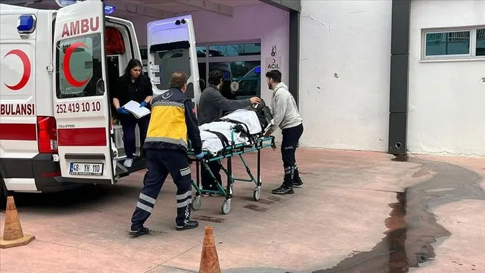 Ferdi Tayfur, ambulans uçakla Antalya'ya sevk edildi (İHA)