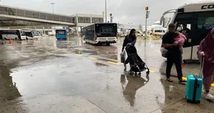 Sağanak yağış Sabiha Gökçen’den uçacak yolculara zor anlar yaşattı