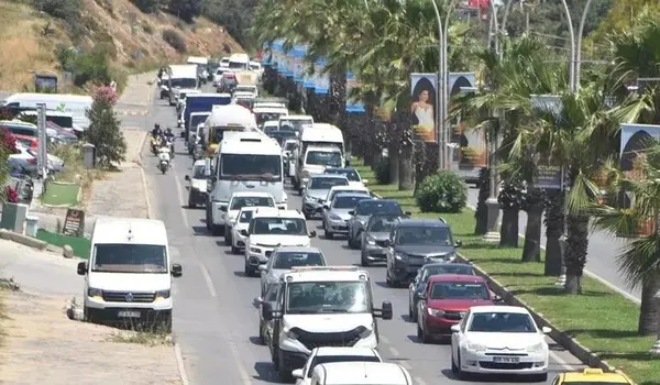 1687526866413.jpeg Her bölgeden Muğla'ya akın ettiler! Trafik kilitlendi 4 kilometre araç kuyruğu oluştu - 4