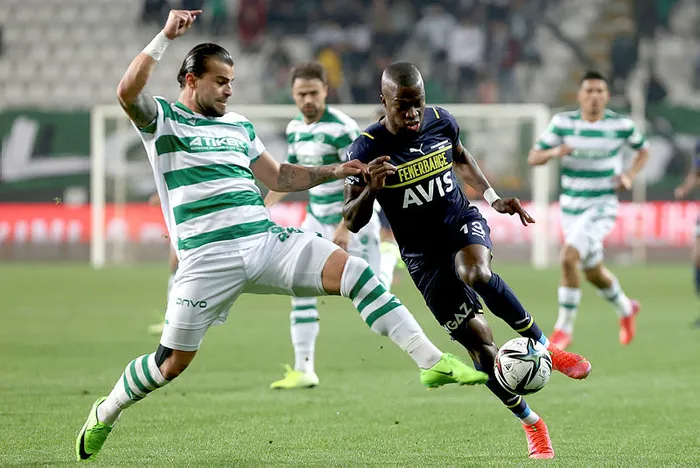 Son dakika: Fenerbahçe’de sakatlık şoku! Milli oyuncu gözyaşları içerisinde sahayı terk etti