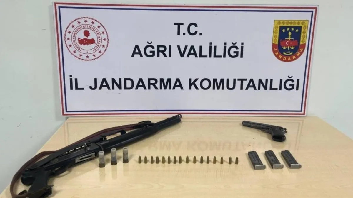 Ağrı'da bir eve operasyon! Ruhsatsız silah ve çok sayıda fişek ele geçirildi