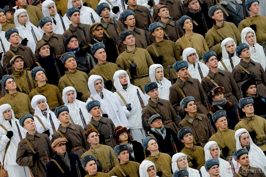 Rusya'dan renkli görüntüler! 'Sovyet askerleri' Kızıl Meydan'da... 18