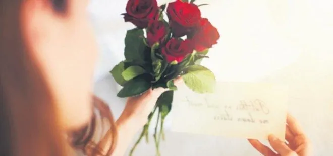 Evli öğretmen dedektif gibi iz sürdü! Gül ve aşk şiirine taciz davası