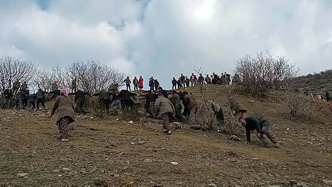 Son dakika: Batman'da öğrenci servisi 300 metreden yuvarlandı! Ölü ve yaralılar var - 1