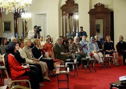 Emine Erdoğan, Bezmialem Valide Sultan Söyleşisi’ne katıldı