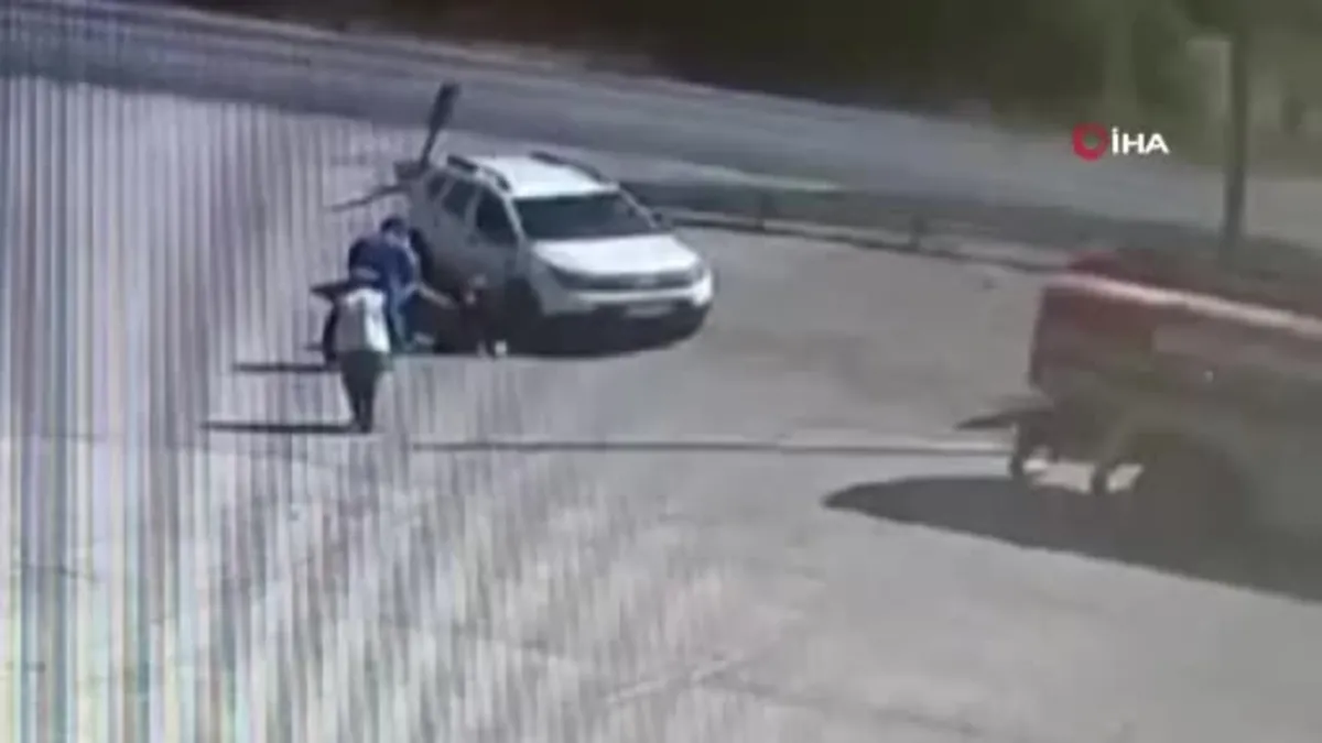 Virajı alamayan otomobil takla attı