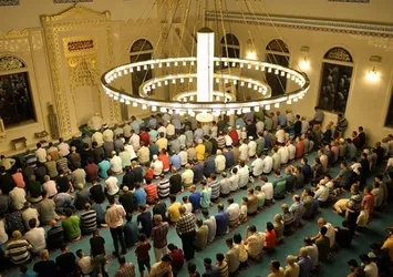 Diyanet İşleri Başkanlığı: Camilerdeki sabit oturaklar kaldırılacak