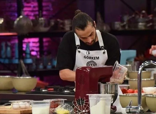 MasterChef Türkiye’de eleme potasına giden Görkem Demiral’ın ablası bakın kim çıktı! O da yarışmaları teker teker gezmiş
