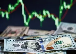 Petrol fiyatları neden geriliyor? 1 Euro 1 Dolar olur mu? Resesyon nedir? Uzman ekonomist A Haber canlı yayınında anlattı