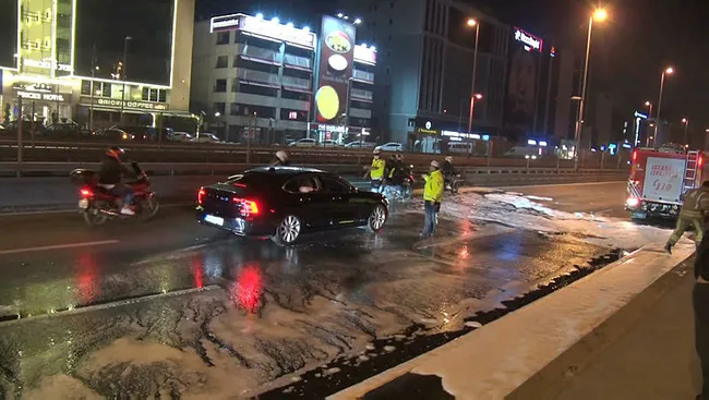 İstanbul’da hem alkollü hem ehliyetsiz sürücü 2 otomobile çarptı - 1