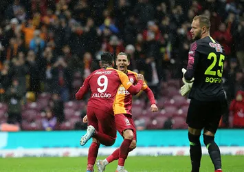 Galatasaray, Antalyaspor'u farklı geçti!