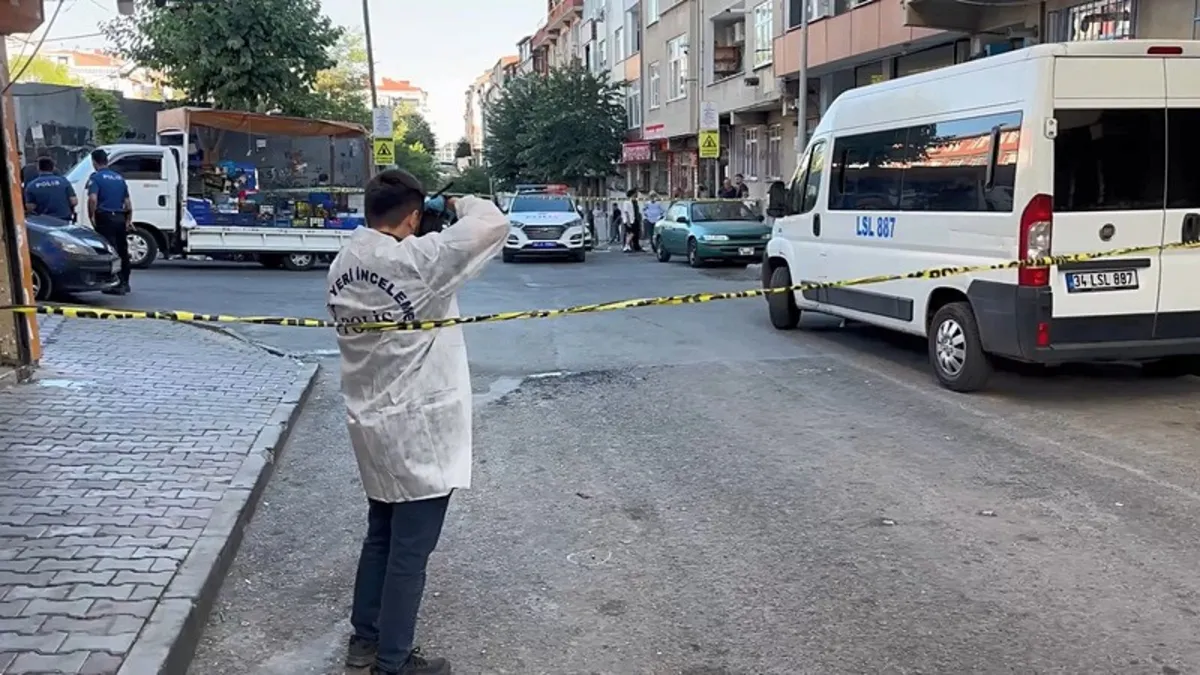 Sultangazi'de sokak ortasında silahlı saldırı: 2 yaralı
