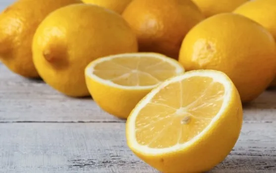 Boğaz ağrısı için limonu böyle tüketin! Anında iyileştiriyor...