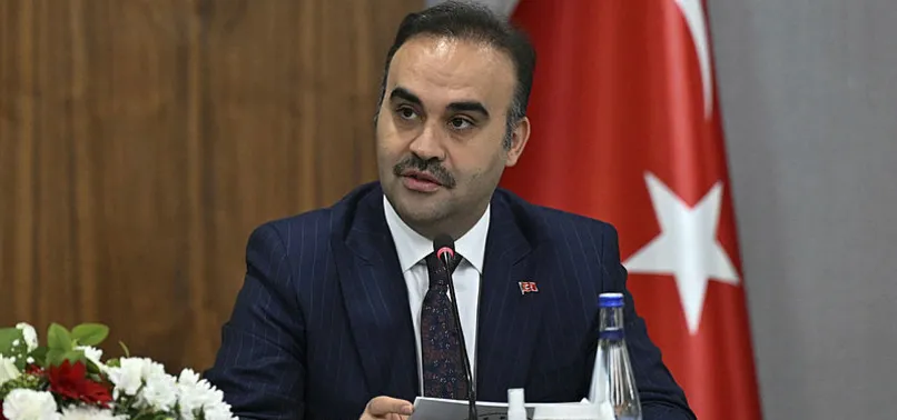 Bakan Kacır BAE'li mevkidaşı Al Amiri ile bir araya geldi