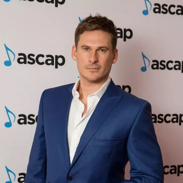 blue-grubunun-solisti-lee-ryan-thy-ucaginda-olay-cikardi-1688901474043.jpeg Blue grubunun solisti Lee Ryan yine uçakta olay çıkardı! Bu kez THY uçağını birbirine kattı - 3