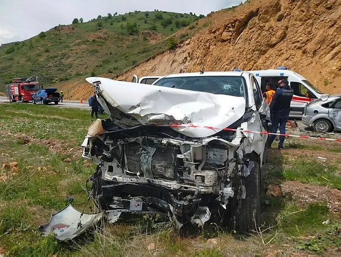 1716550996085.jpeg Sivas'ta iki araç çarpıştı! Ölü ve yaralılar var - 1