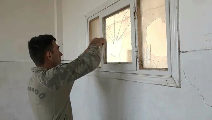 Mehmetçik teröristlerden kurtardığı okulu onardı