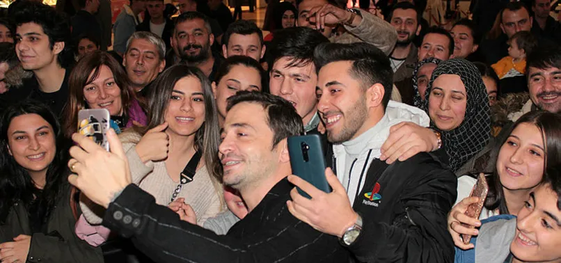 Baba Parası filminin Ankara galasında izdiham yaşandı