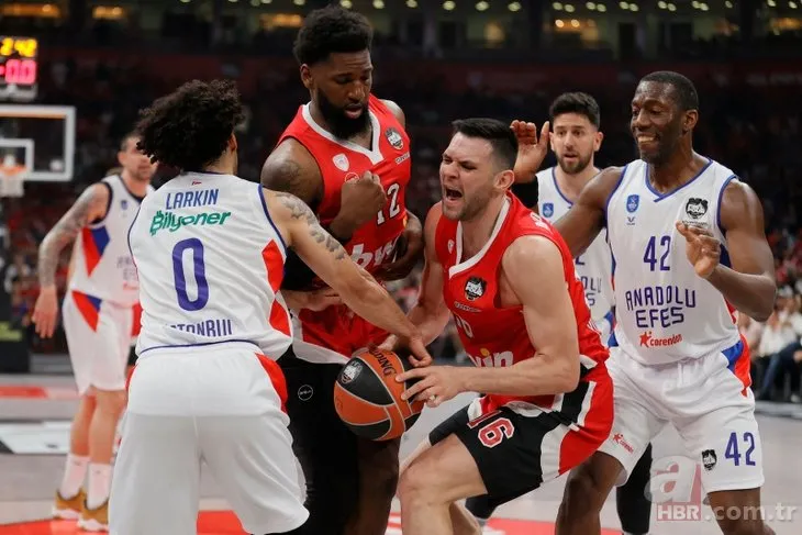 Anadolu Efes Olympiakos’u yenerek THY Avrupa Ligi’nde finale yükseldi