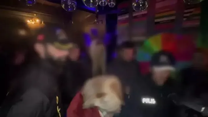 Beyoğlu'nda köleli sapık partiye polis baskını: 32 gözaltı - 1