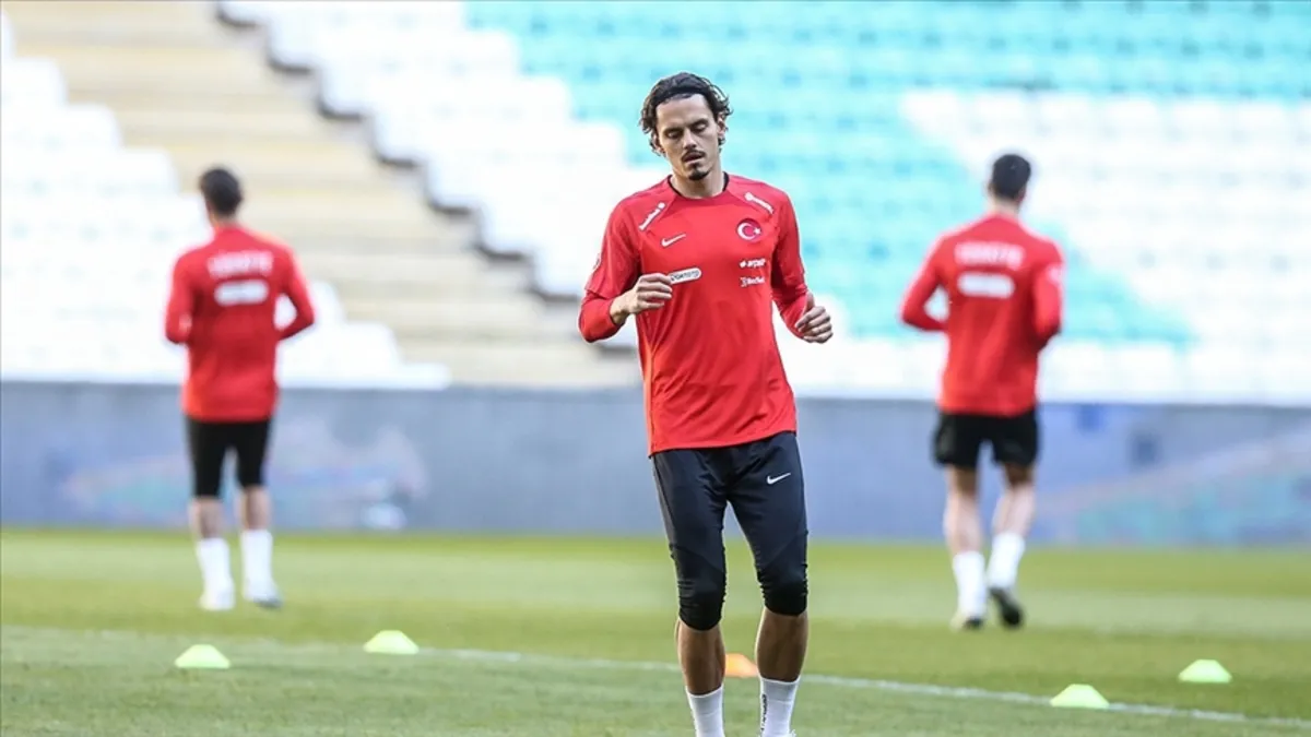 Milli futbolcu Enes Ünal ön çapraz bağ operasyonu geçirdi