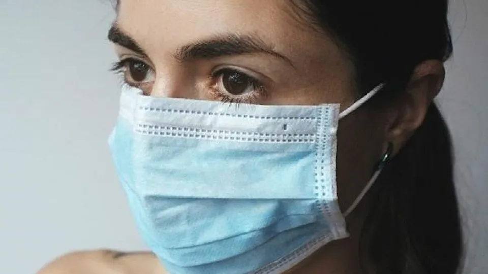 Maskeyi buzlukta bekletip takanlar dikkat! Uzman isim uyardı